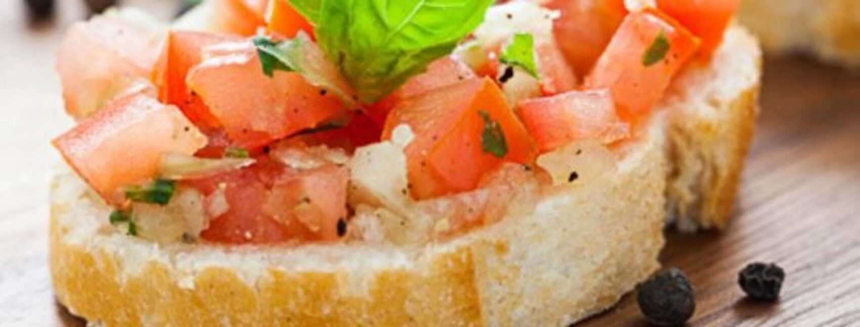 Klassieke bruschetta met tomaten